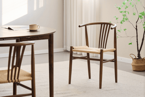 Naomi Esszimmerstuhl in Räucherbuche mit Sitzgeflecht