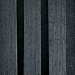 Muster einer Akustikplatte aus schwarzem Eichenfurnier 150 x 120 mm