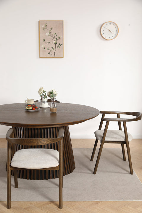 Jocelyn Esszimmerstuhl aus geräucherter Eiche mit beige gepolsterter Sitzfläche