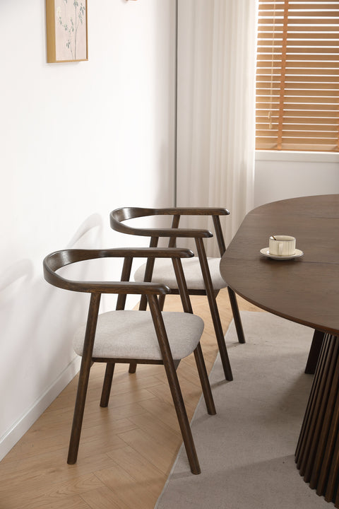 Jocelyn Esszimmerstuhl aus geräucherter Eiche mit beige gepolsterter Sitzfläche